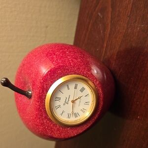 Vintage Red Apple Clock Mini Desk Clock